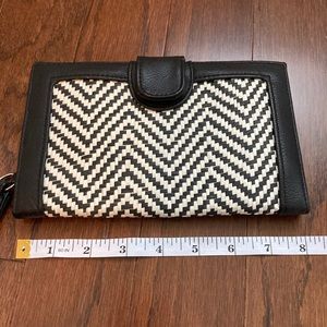 Black and white wristlet
